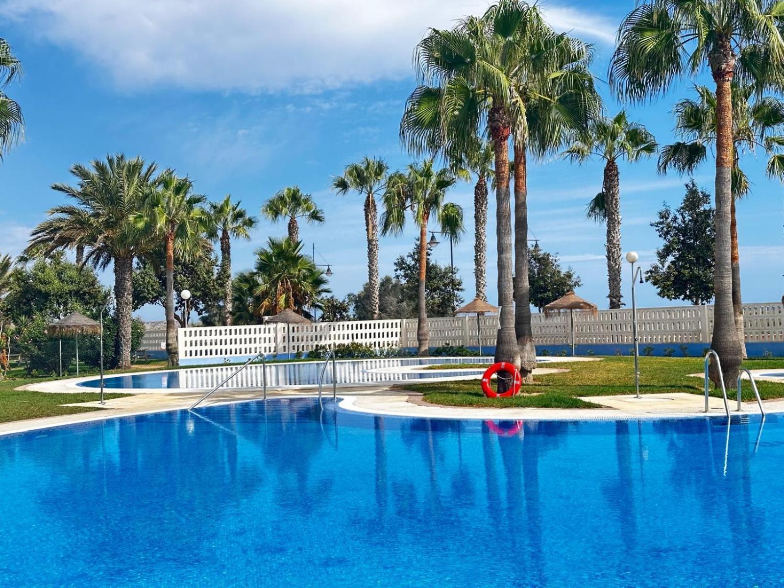 Luxurious Spacious Three Bedroom Apartment On Beachfront Almerimar Extérieur photo