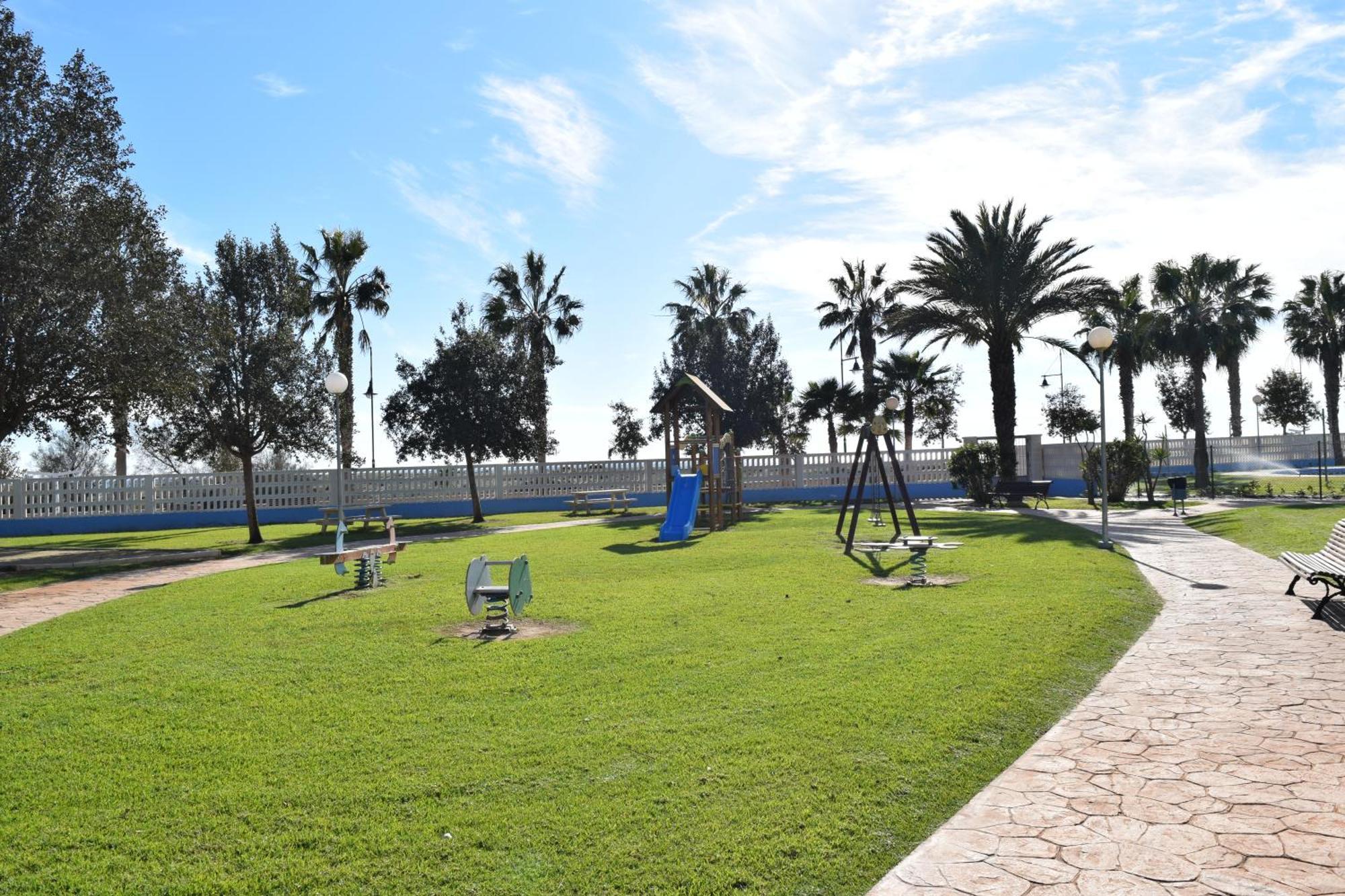 Luxurious Spacious Three Bedroom Apartment On Beachfront Almerimar Extérieur photo